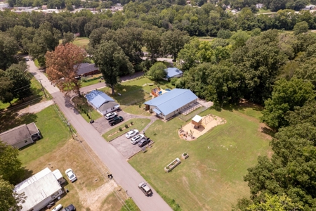 Country Home and Business inside Thayer City Limits - image 37