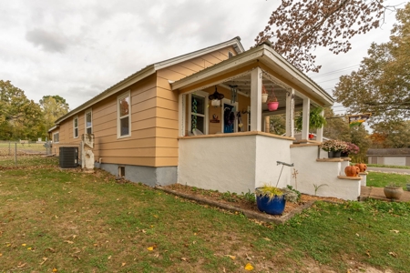 Country Home and Business inside Thayer City Limits - image 7