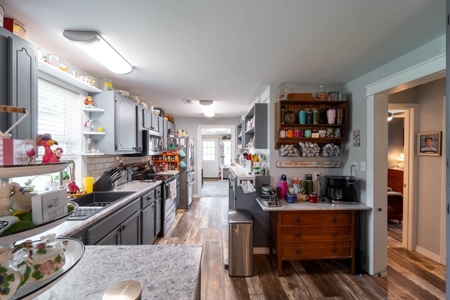 Country Home and Business inside Thayer City Limits - image 16