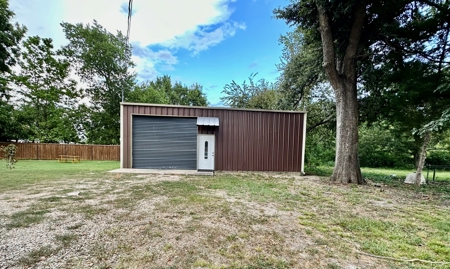 Home in Town with Shop For Sale Roxton TX Lamar Co TX - image 17