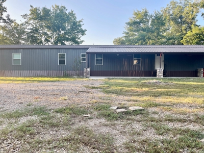 Home in Town with Shop For Sale Roxton TX Lamar Co TX - image 4