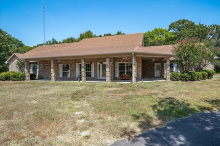 Charming Country Home in Texas - image 13