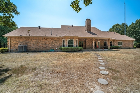 Charming Country Home in Texas - image 46