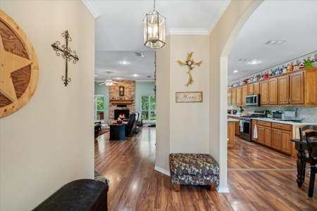 Charming Country Home in Texas - image 16