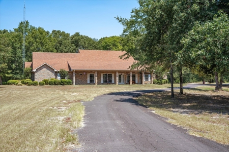 Charming Country Home in Texas - image 10