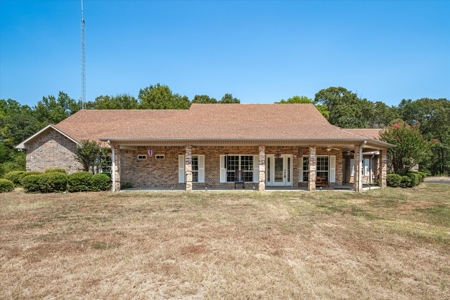 Charming Country Home in Texas - image 12