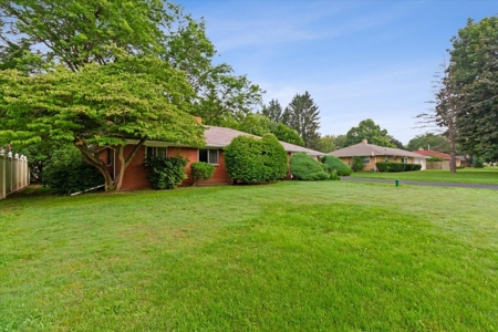 Well-loved brick-built ranch with beautiful country views - image 34