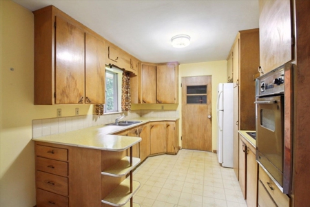 Well-loved brick-built ranch with beautiful country views - image 24