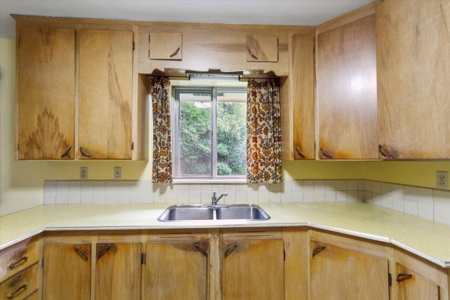 Well-loved brick-built ranch with beautiful country views - image 23
