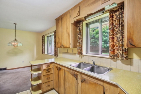 Well-loved brick-built ranch with beautiful country views - image 22