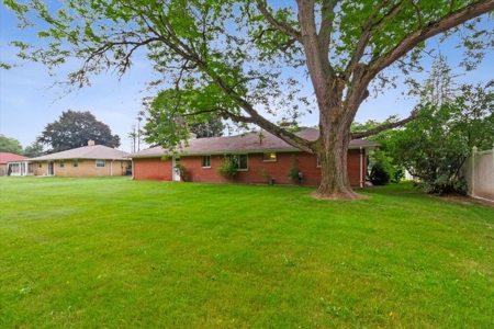 Well-loved brick-built ranch with beautiful country views - image 4