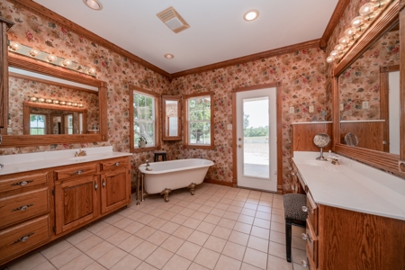 Country Ranch on 73 Acres near Longview, TX - image 13
