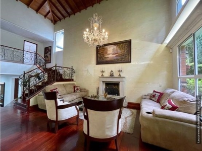 Captivating 5-Bedroom Home in Loma de los Gonzalez - image 12