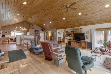 Custom-built Mountain Home - image 10