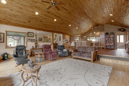 Custom-built Mountain Home - image 9