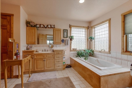 Custom-built Mountain Home - image 25