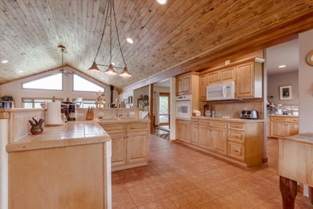 Custom-built Mountain Home - image 16
