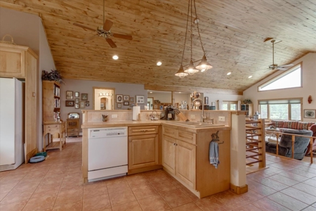 Custom-built Mountain Home - image 17