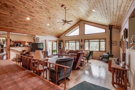 Custom-built Mountain Home - image 6