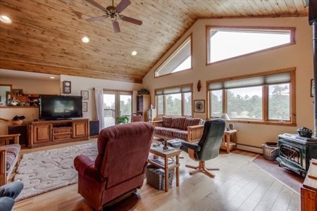 Custom-built Mountain Home - image 7