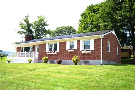 Brick Home For Sale In Wytheville VA - image 37