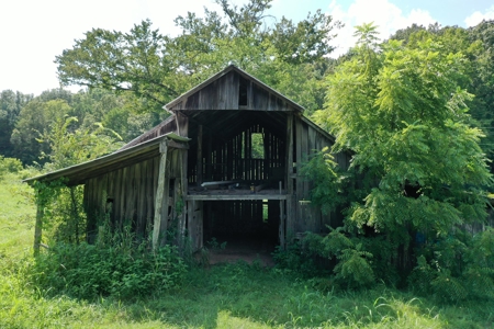Historic 2 Story home from 1864, with Pond and Rustic Barn - image 10