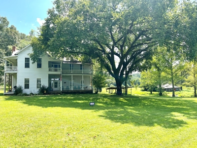 Historic 2 Story home from 1864, with Pond and Rustic Barn - image 34