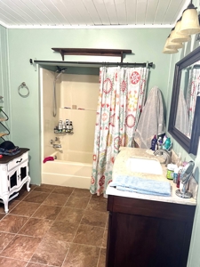 Historic 2 Story home from 1864, with Pond and Rustic Barn - image 20