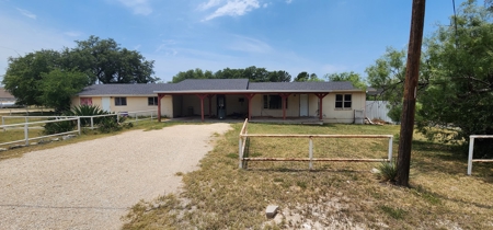 Texas home for sale in Mertzon near San Angelo - image 1