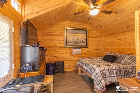 Cabins for sale in Arkansas with creek and acreage - image 2