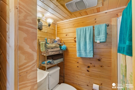 Cabins for sale in Arkansas with creek and acreage - image 9