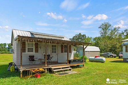 Cabins for sale in Arkansas with creek and acreage - image 6