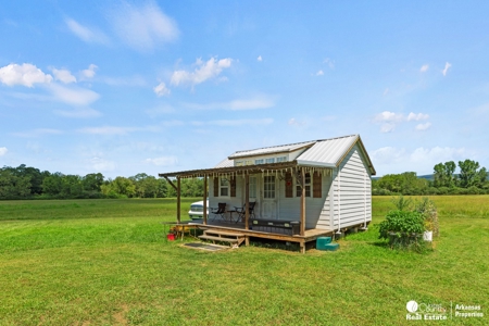 Cabins for sale in Arkansas with creek and acreage - image 1