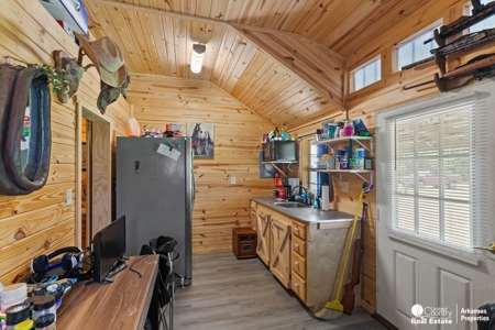 Cabins for sale in Arkansas with creek and acreage - image 3