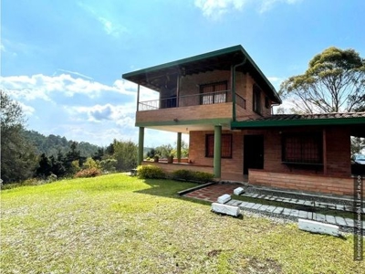 Expansive Land and Beautiful Home in Guarne, Antioquia - image 1