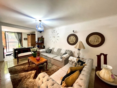 Amazing high ceiling house located in Poblado - image 7