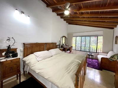 Amazing high ceiling house located in Poblado - image 6