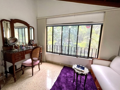 Amazing high ceiling house located in Poblado - image 5