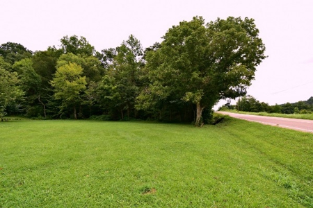 2 Bedroom 1.5 bath Historic home on 1.4 acres of Land $220k - image 34