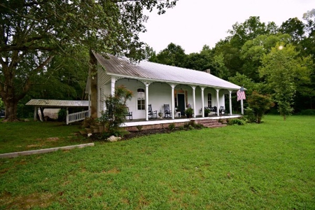 2 Bedroom 1.5 bath Historic home on 1.4 acres of Land $220k - image 2