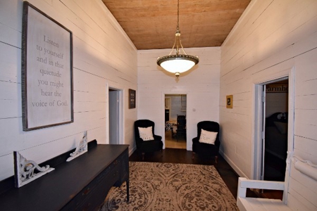2 Bedroom 1.5 bath Historic home on 1.4 acres of Land $220k - image 3