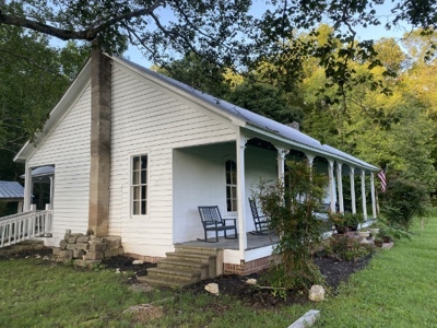 2 Bedroom 1.5 bath Historic home on 1.4 acres of Land $220k - image 47