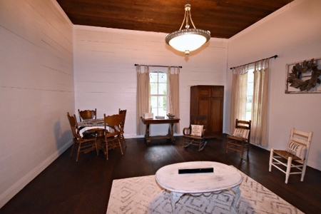 2 Bedroom 1.5 bath Historic home on 1.4 acres of Land $220k - image 6
