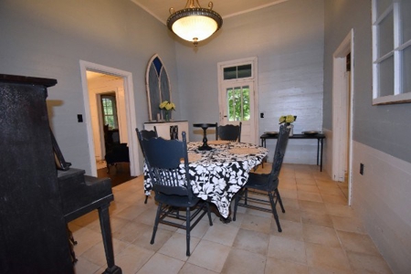 2 Bedroom 1.5 bath Historic home on 1.4 acres of Land $220k - image 17