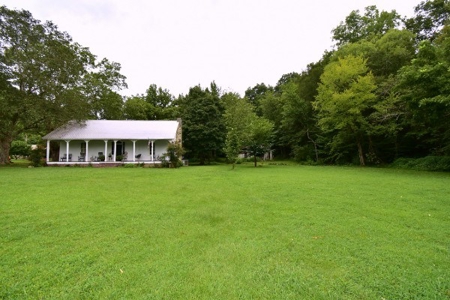 2 Bedroom 1.5 bath Historic home on 1.4 acres of Land $220k - image 36