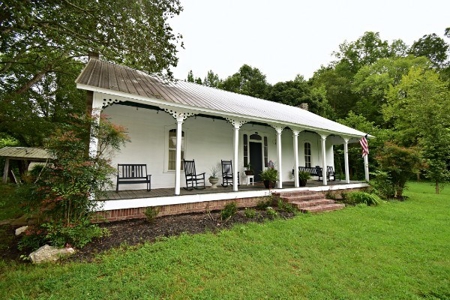 2 Bedroom 1.5 bath Historic home on 1.4 acres of Land $220k - image 29