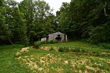 2 Bedroom 1.5 bath Historic home on 1.4 acres of Land $220k - image 44