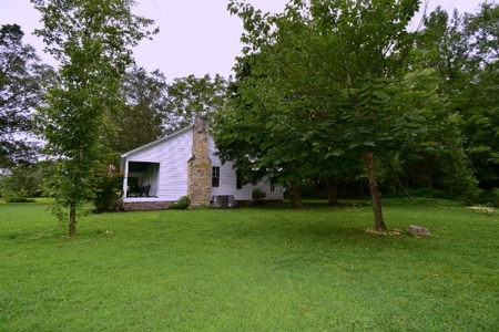 2 Bedroom 1.5 bath Historic home on 1.4 acres of Land $220k - image 37
