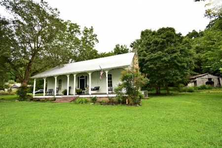2 Bedroom 1.5 bath Historic home on 1.4 acres of Land $220k - image 38