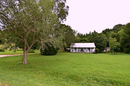 2 Bedroom 1.5 bath Historic home on 1.4 acres of Land $220k - image 33